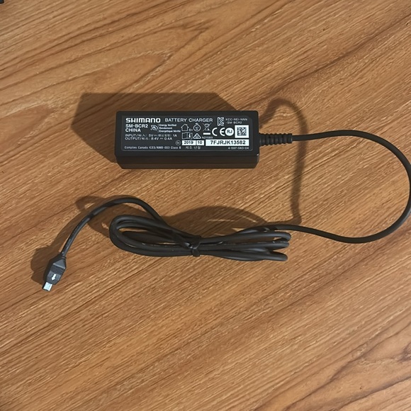 SHIMANO DI2 SM-BCR2 BATTERY CHARGER - Picture 2 of 4